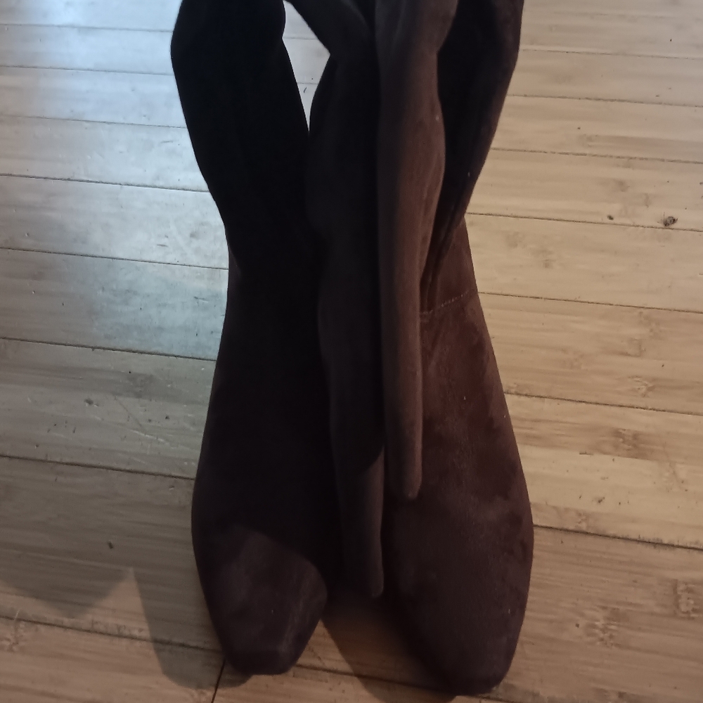 Elegant Brown Women's Boots